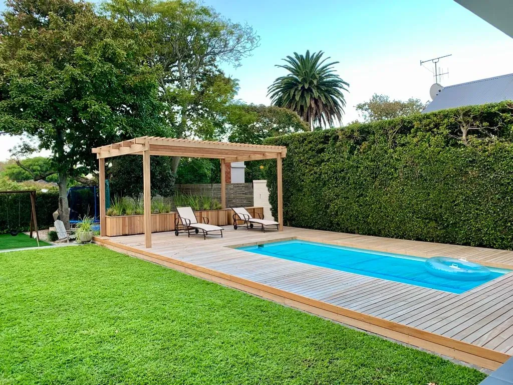 Gara commercial deck